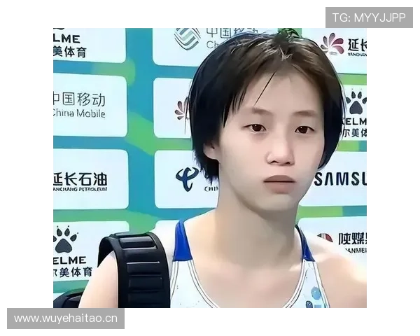 陈芋汐训练间隙居然带着一堆名牌包，真是水下公主变时尚大咖？